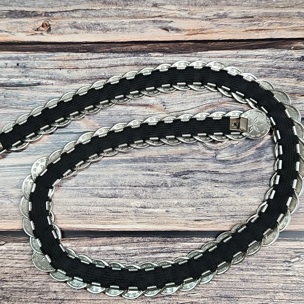 SILVER FLORAL DISC STRETCH BELT
